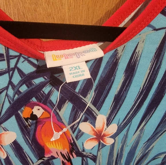 Lularoe 2xl Randy Tee- Parrot print - Picture 2 of 2